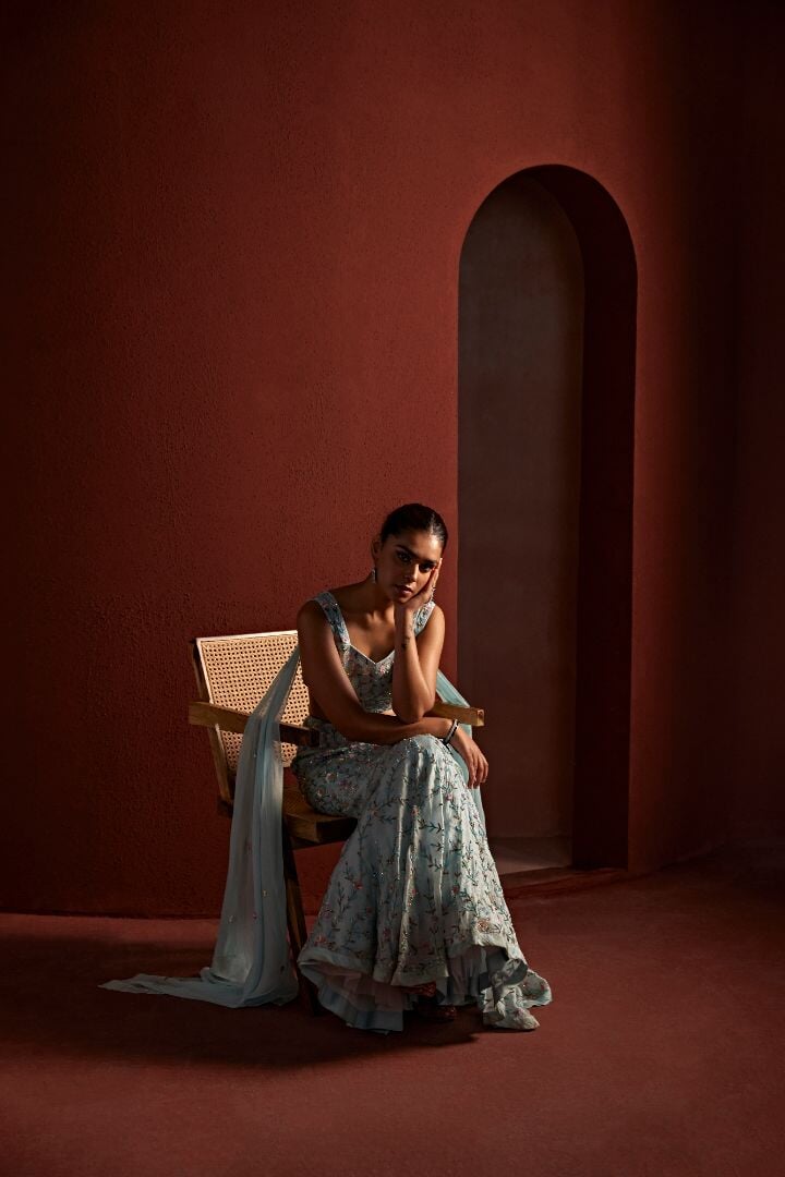 6 nazakat Saris & Lehengas TariniVij
