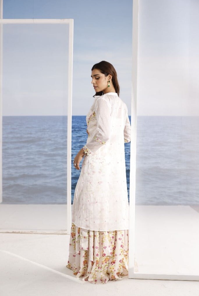 Cara Saris & Lehengas TariniVij