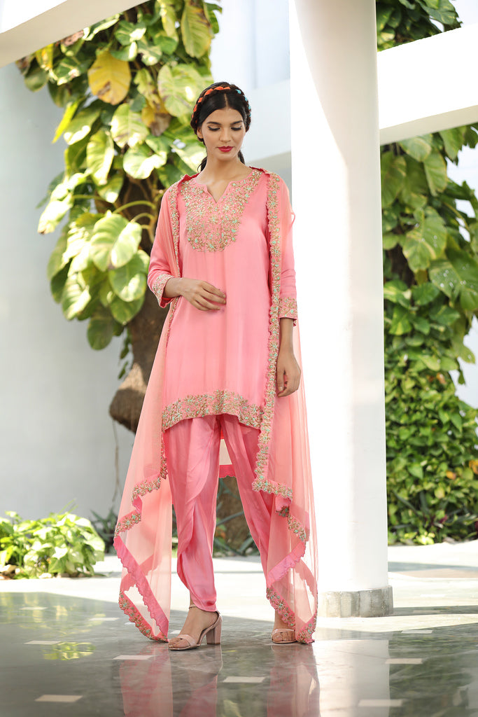 Daisy Saris & Lehengas TariniVij