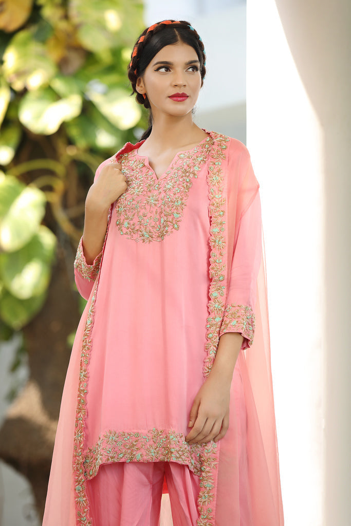 Daisy Saris & Lehengas TariniVij