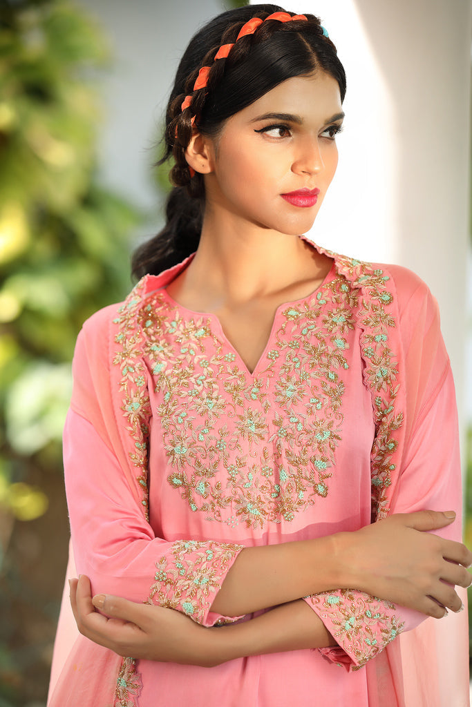 Daisy Saris & Lehengas TariniVij