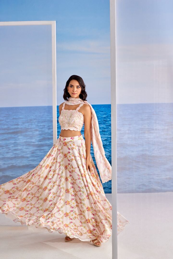 phlox 5 Saris & Lehengas TariniVij