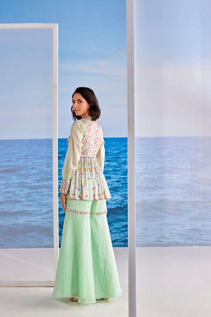 phlox 7 Saris & Lehengas TariniVij
