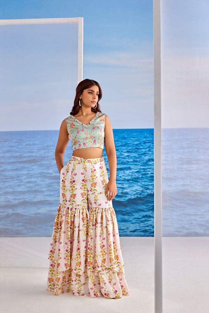 phlox 8 Saris & Lehengas TariniVij