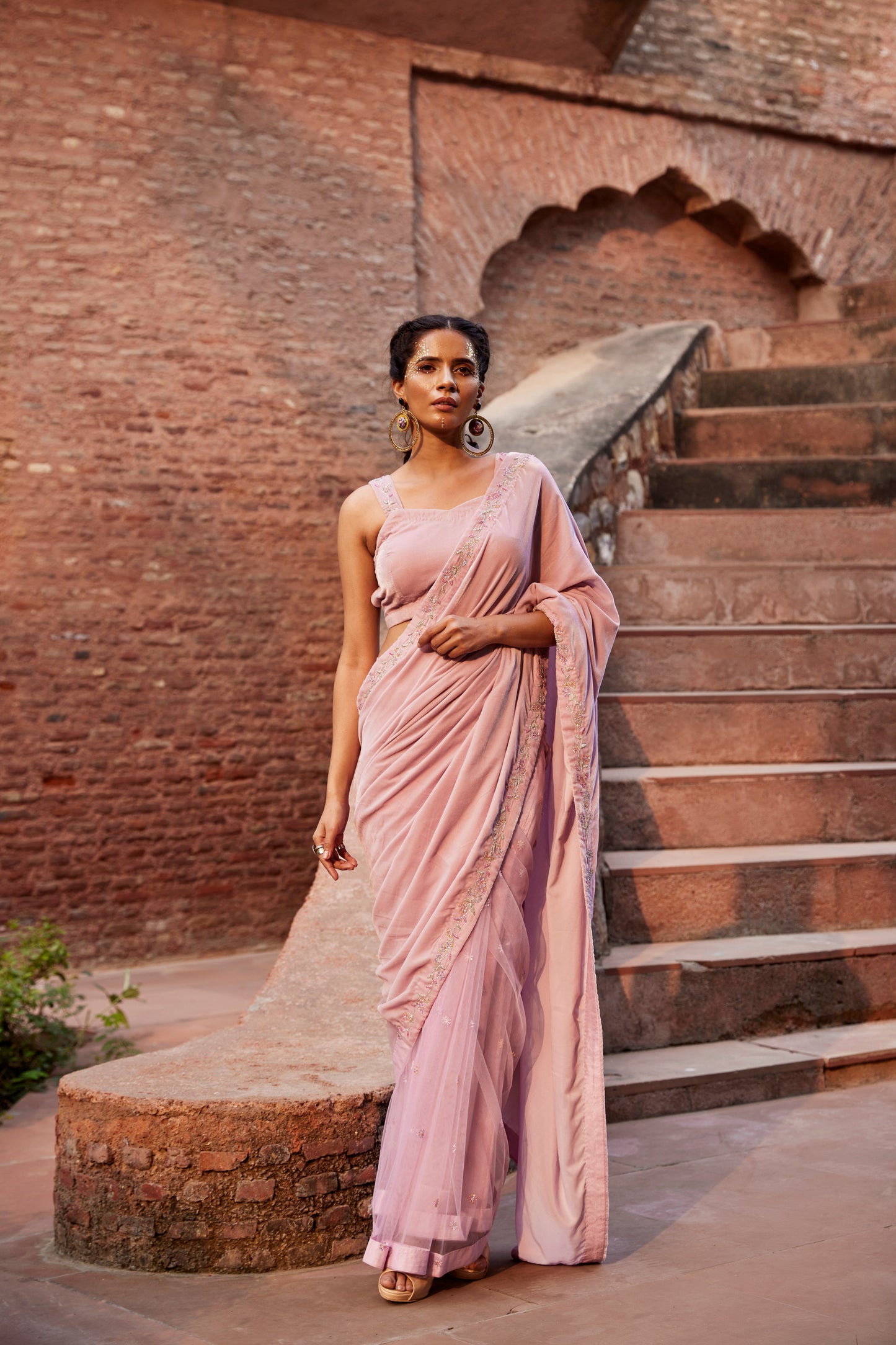 Shyla Saris & Lehengas TariniVij