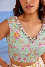 Load image into Gallery viewer, phlox 8 Saris &amp; Lehengas TariniVij 

