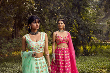 Load image into Gallery viewer, Tara Saris &amp; Lehengas TariniVij 
